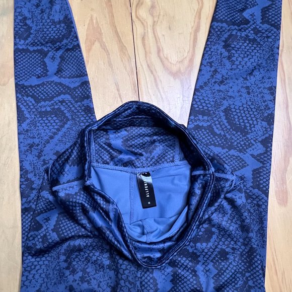 All Fenix Snake Skin Anthropologie 7/8 Legging medium blue dark grey - Picture 3 of 7